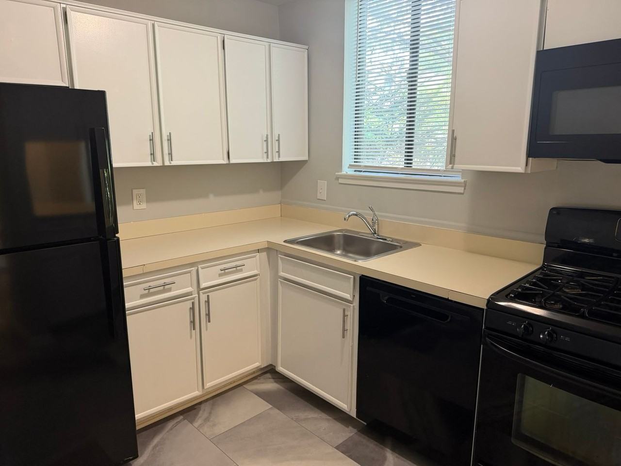 8130 Inverness Ridge Rd - Photo 4 of 29