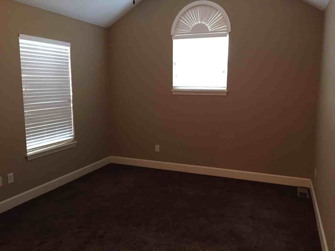 15466 Nw 124th St - Photo 2 of 11