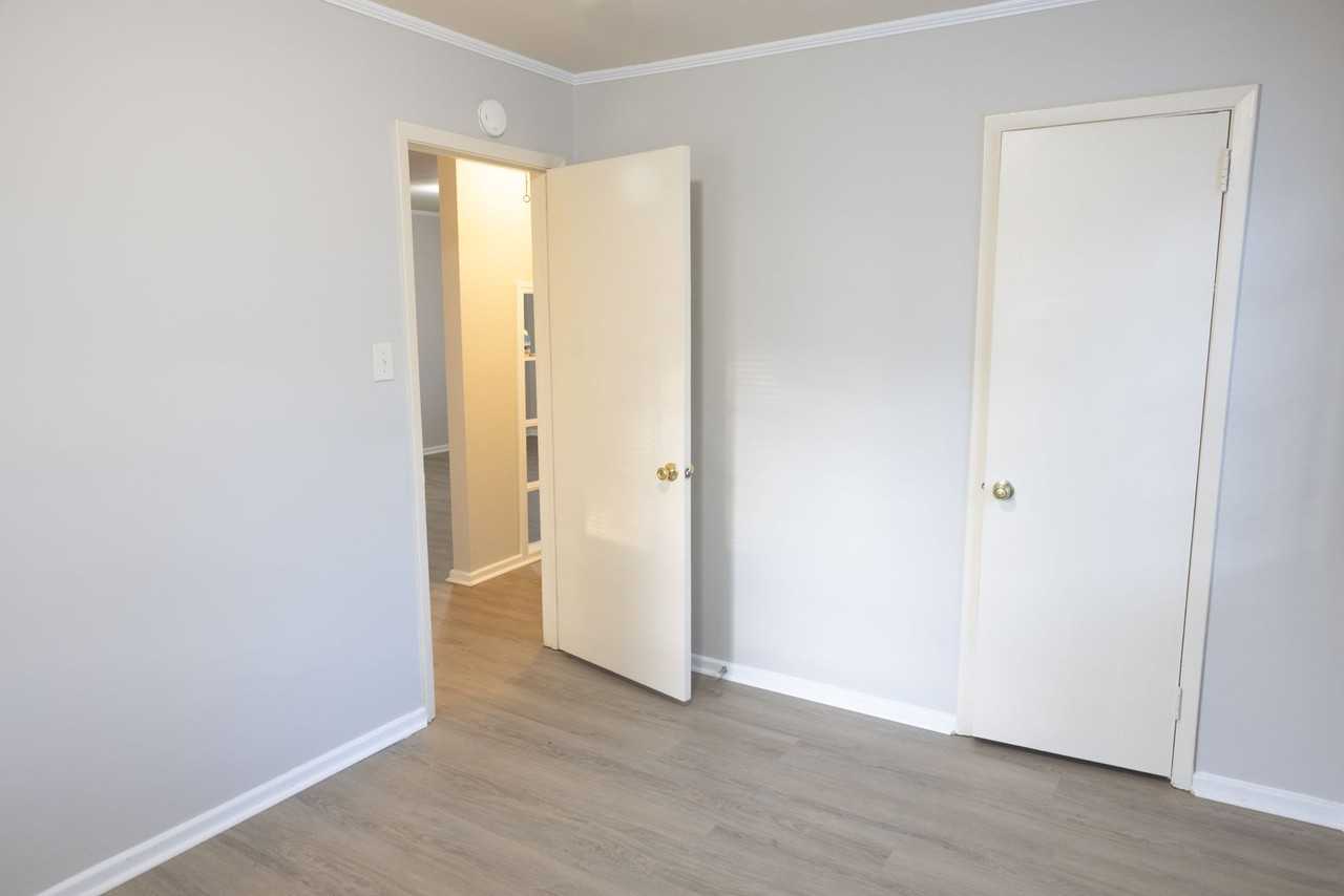 1911 Manteo Ct - Photo 4 of 11
