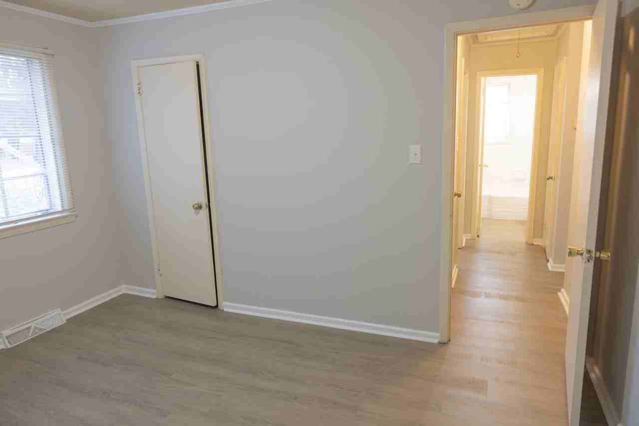 1911 Manteo Ct - Photo 5 of 11