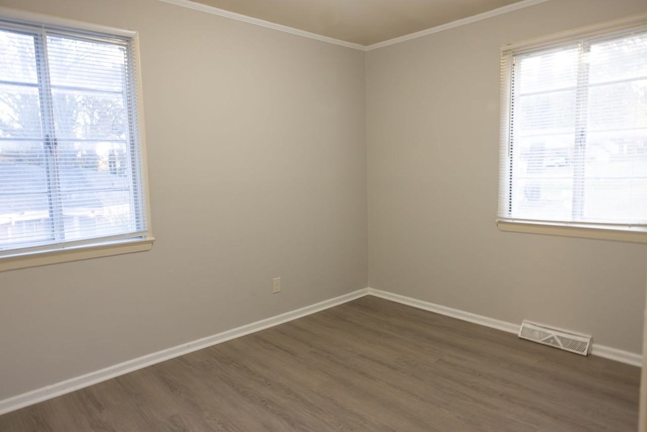 1911 Manteo Ct - Photo 6 of 11