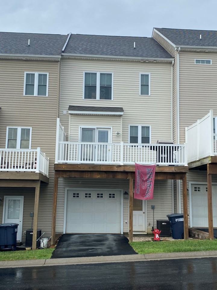 2193 Deyerle Ave - Photo 2 of 13