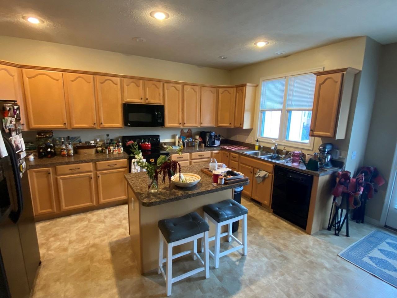 2193 Deyerle Ave - Photo 6 of 13