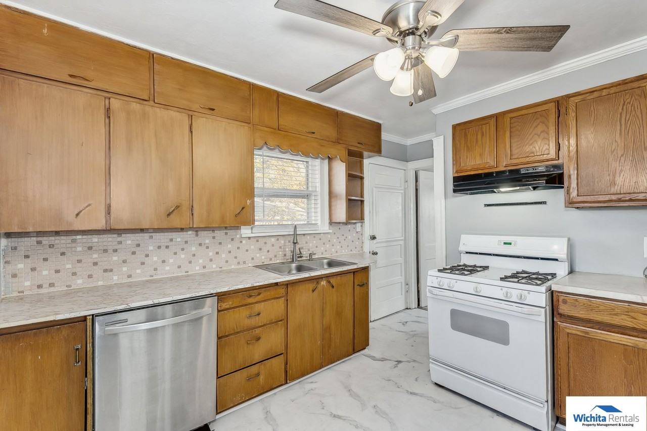 316 S Saint Paul St - Photo 5 of 15