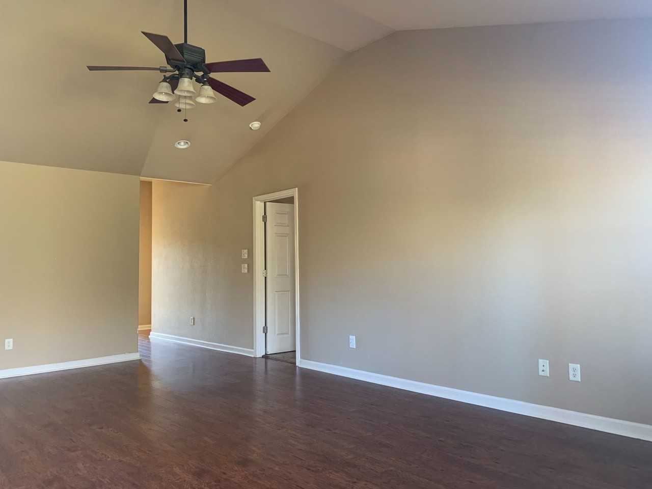 241 Lariat Dr - Photo 3 of 20