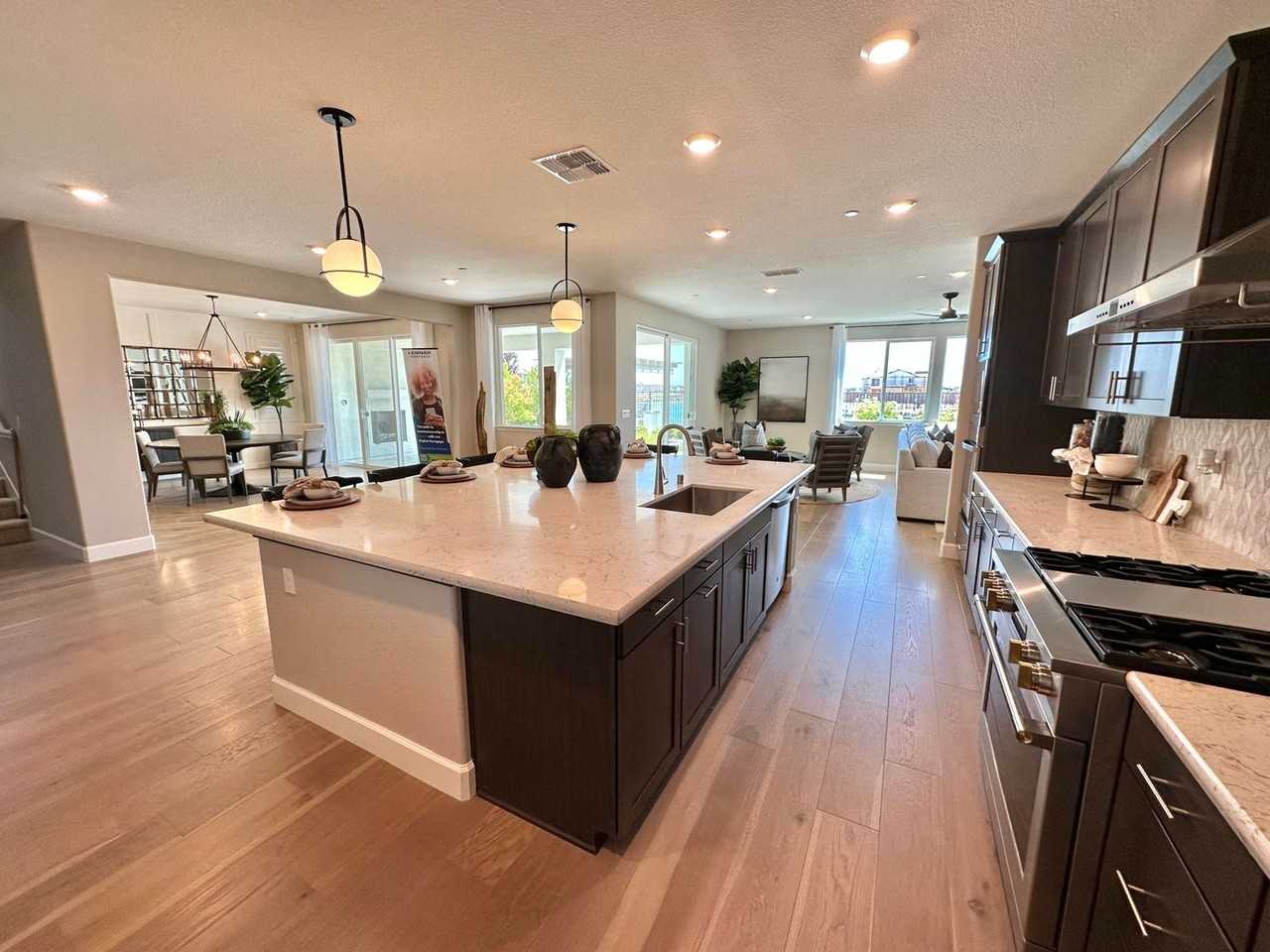 5726 Ebbshore St - Photo 5 of 50