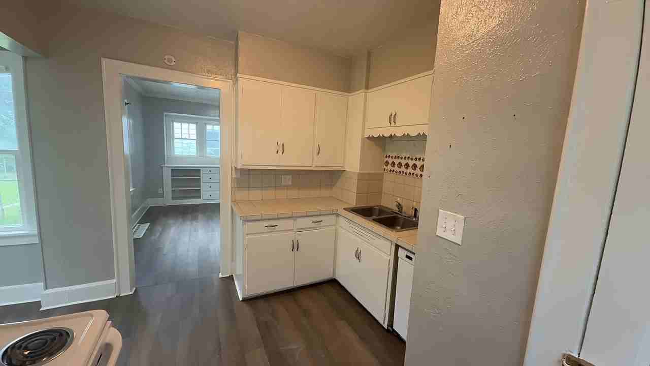 2040 Wyndhurst Rd - Photo 5 of 16