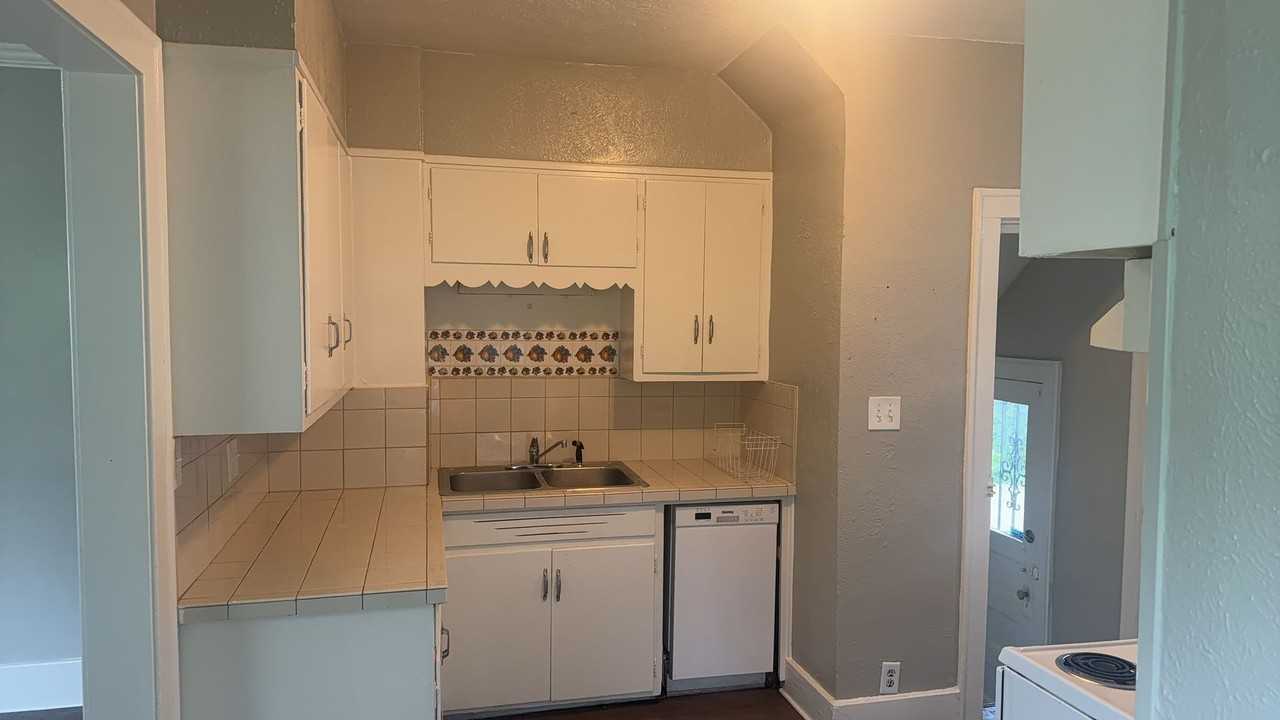 2040 Wyndhurst Rd - Photo 6 of 16