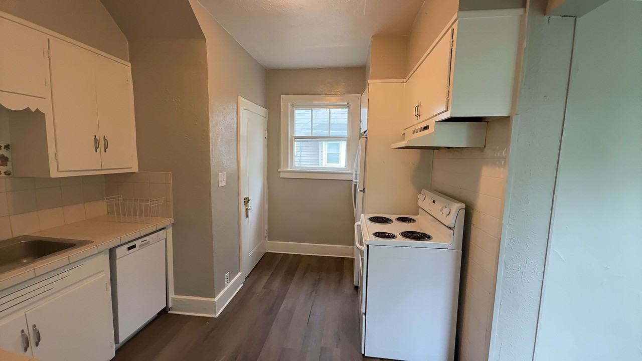 2040 Wyndhurst Rd - Photo 7 of 16