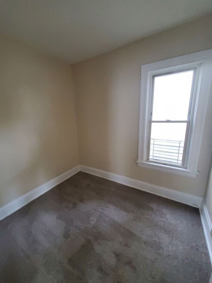 1126 61st St - Photo 3 of 13