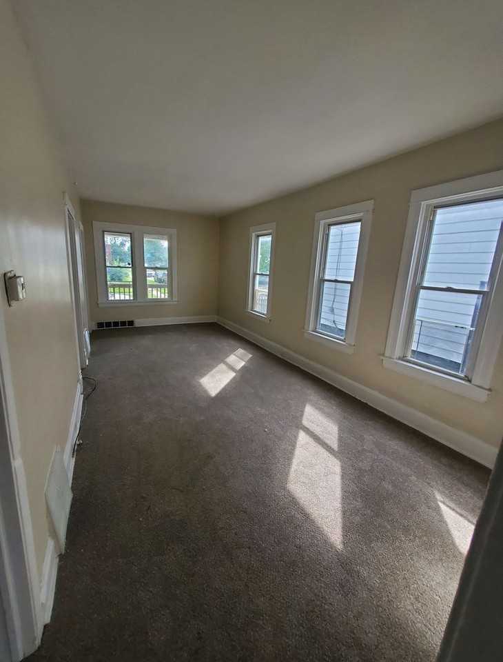 1126 61st St - Photo 4 of 13