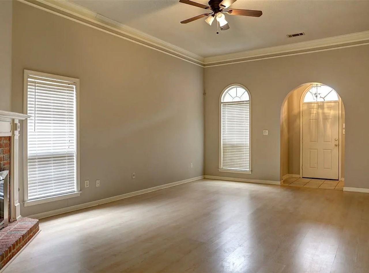 8649 Eagle View Dr - Photo 2 of 2