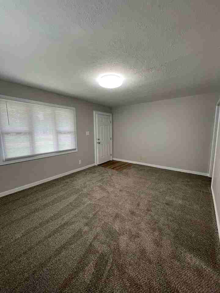 2142 Ulen Ln - Photo 2 of 18