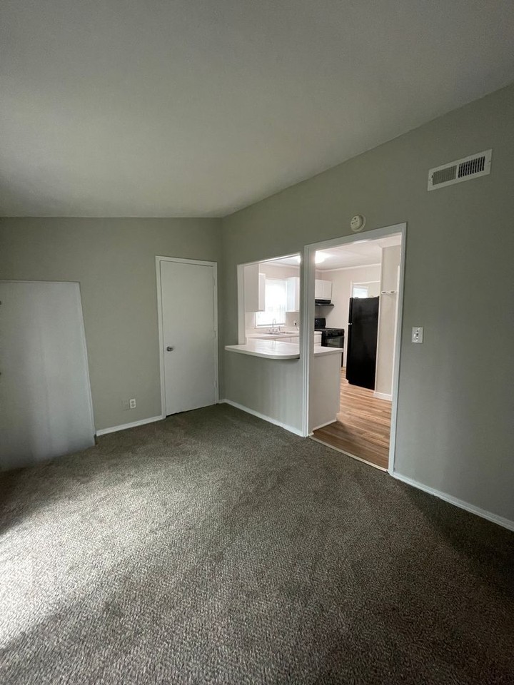 2142 Ulen Ln - Photo 7 of 18
