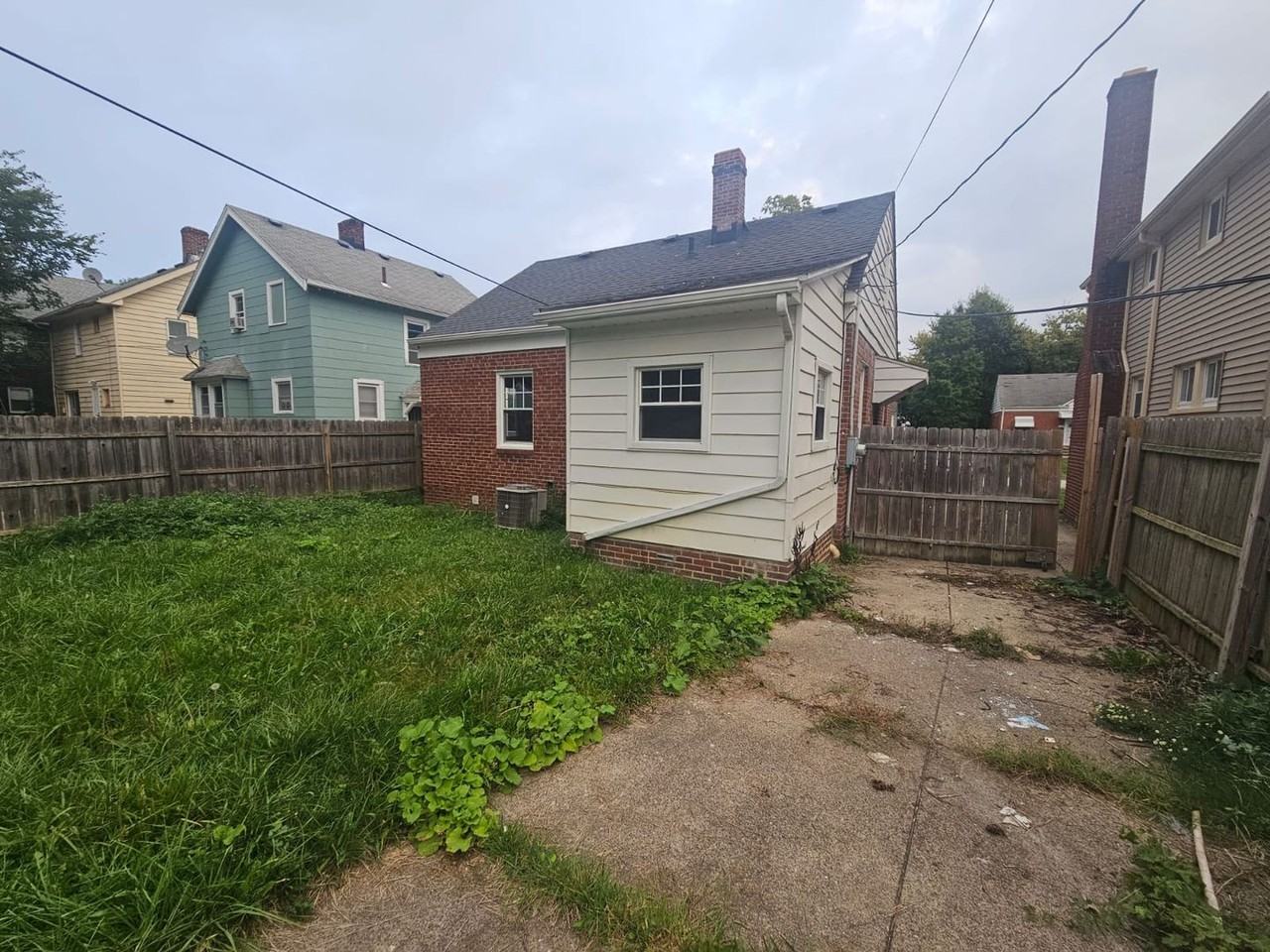 1440 E 221st St - Photo 3 of 20