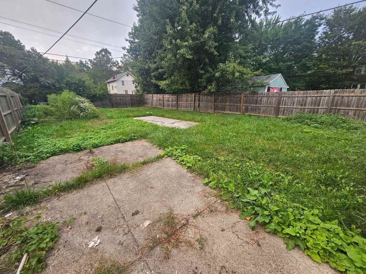 1440 E 221st St - Photo 5 of 20