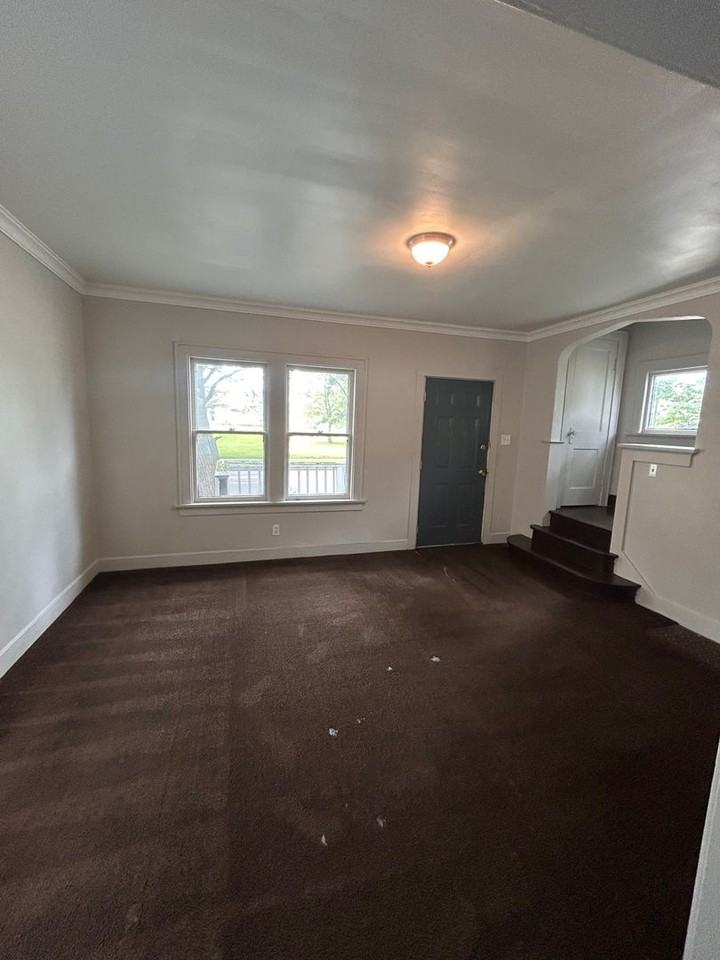 2243 New Haven Ave - Photo 2 of 9