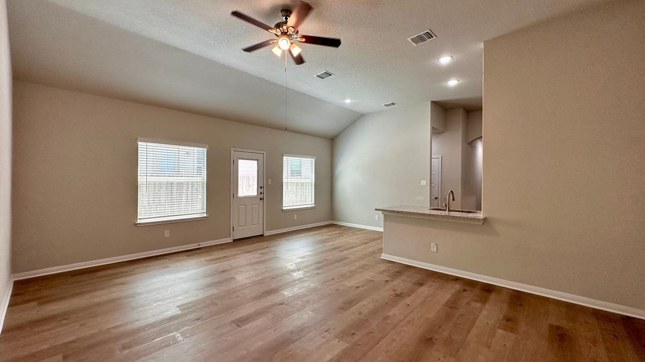 438 Emma Dr - Photo 3 of 23
