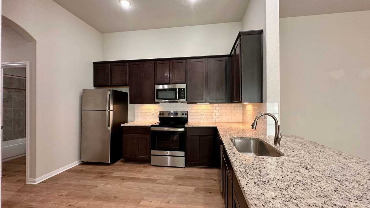438 Emma Dr - Photo 4 of 23