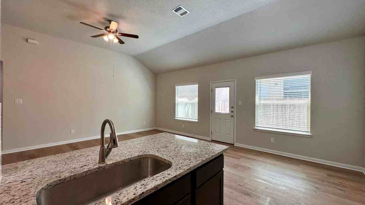 438 Emma Dr - Photo 6 of 23