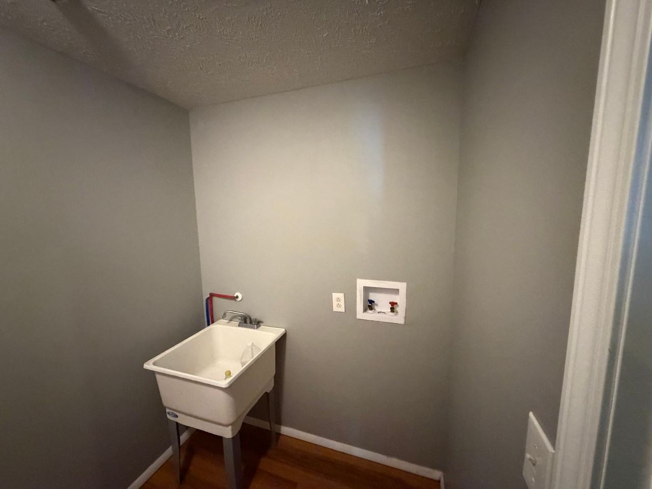 314 W 9th St - Photo 5 of 8