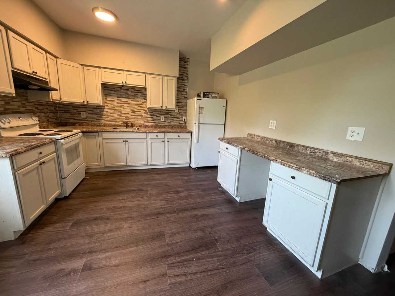140 Almond Rd - Photo 2 of 18