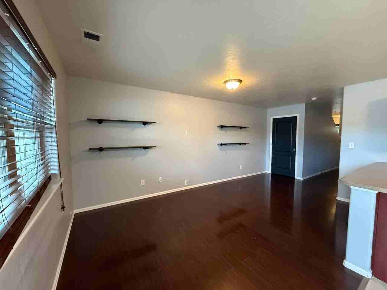 651 1/2 Serenity Ln - Photo 4 of 10