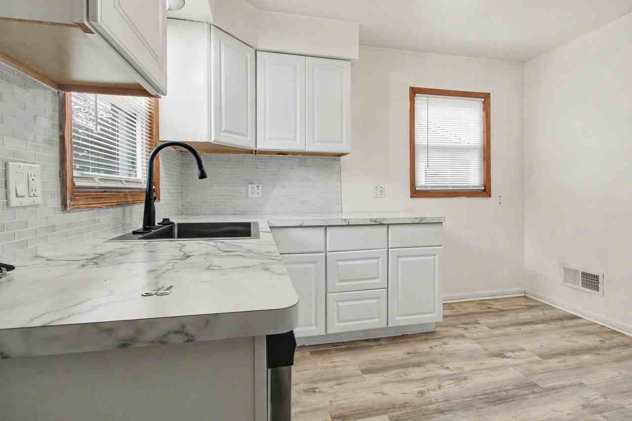 29138 Hathaway St - Photo 6 of 15