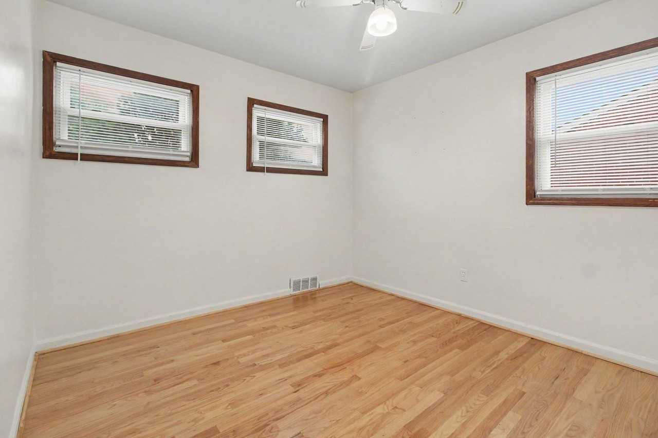 29138 Hathaway St - Photo 7 of 15