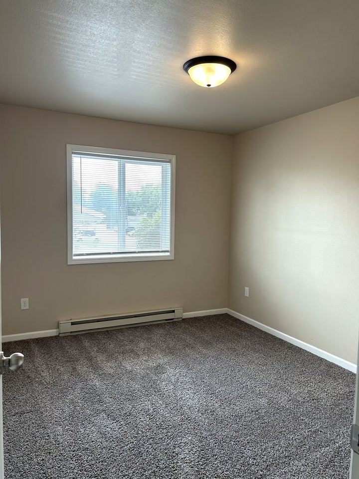 713 3rd St NW - Photo 5 of 13