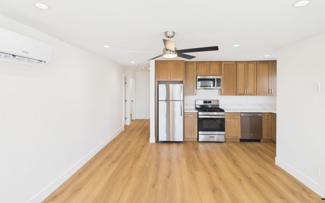 1126 W Redwood St - Photo 3 of 21