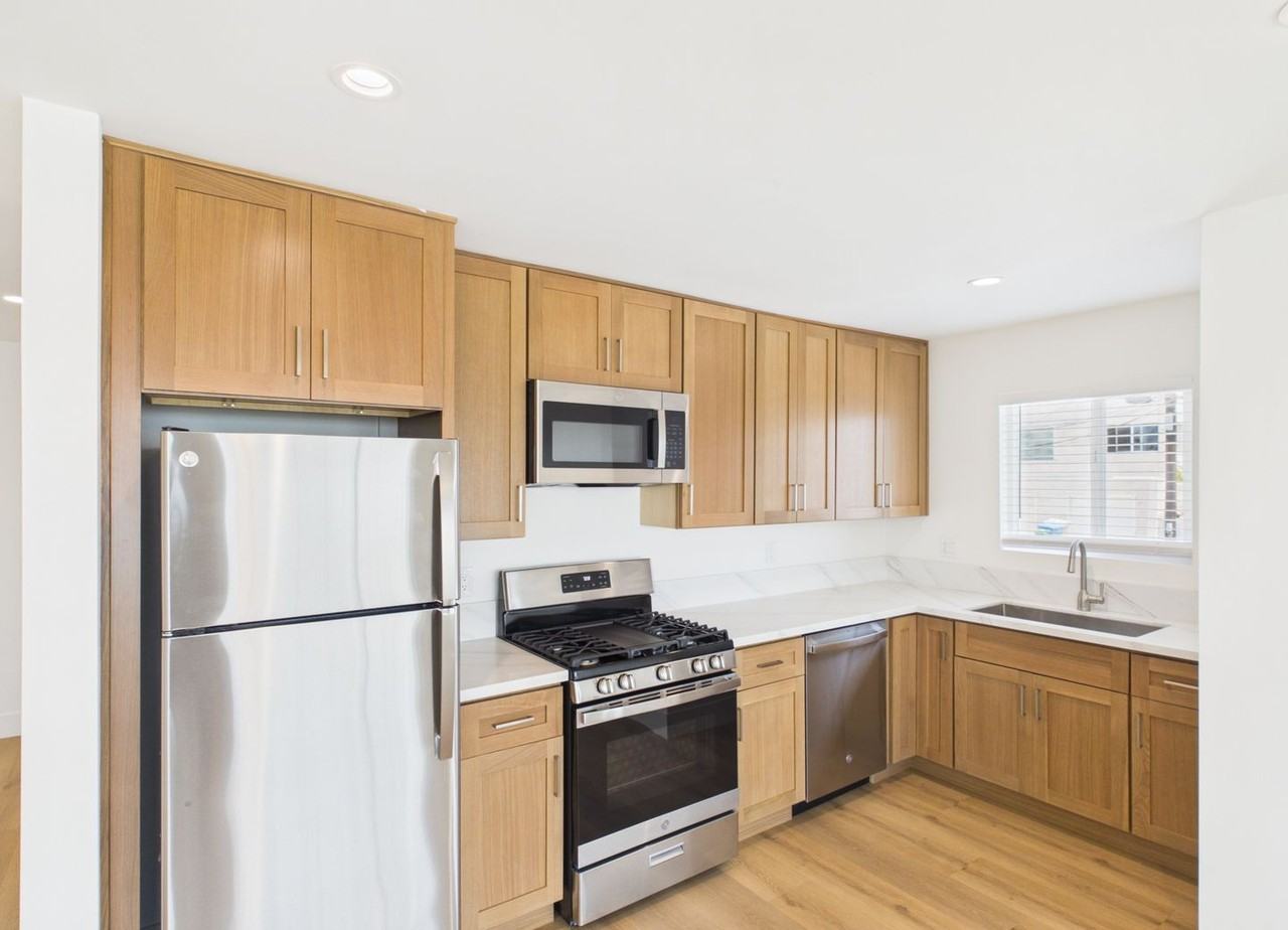1126 W Redwood St - Photo 5 of 21