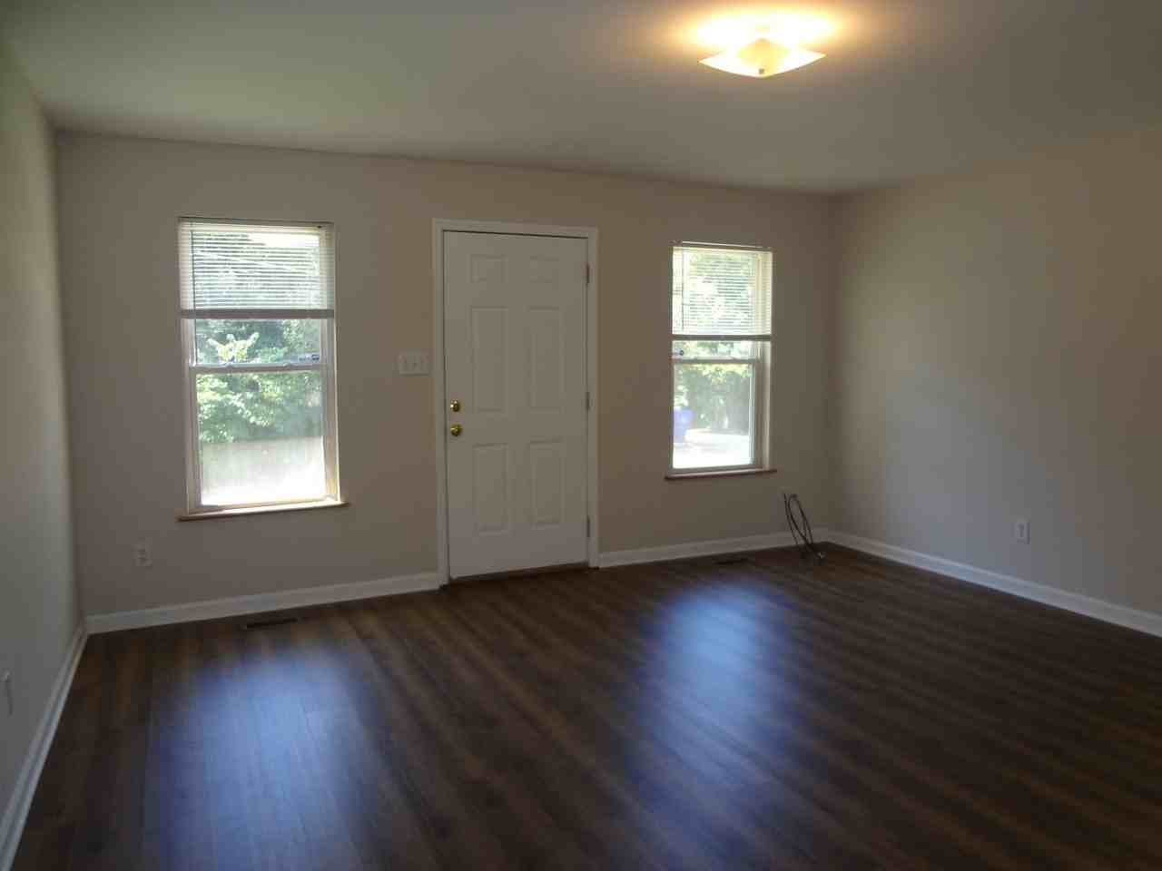108 W Longview St - Photo 2 of 9