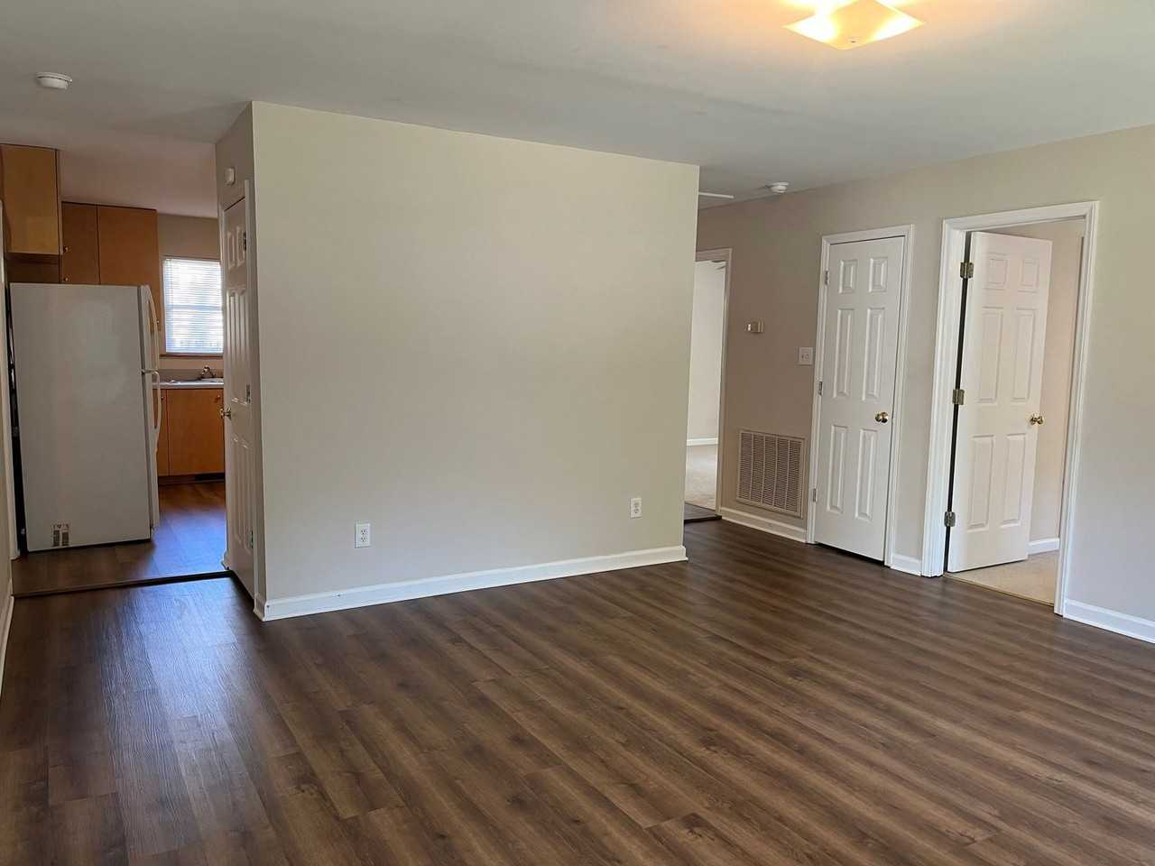 108 W Longview St - Photo 3 of 9