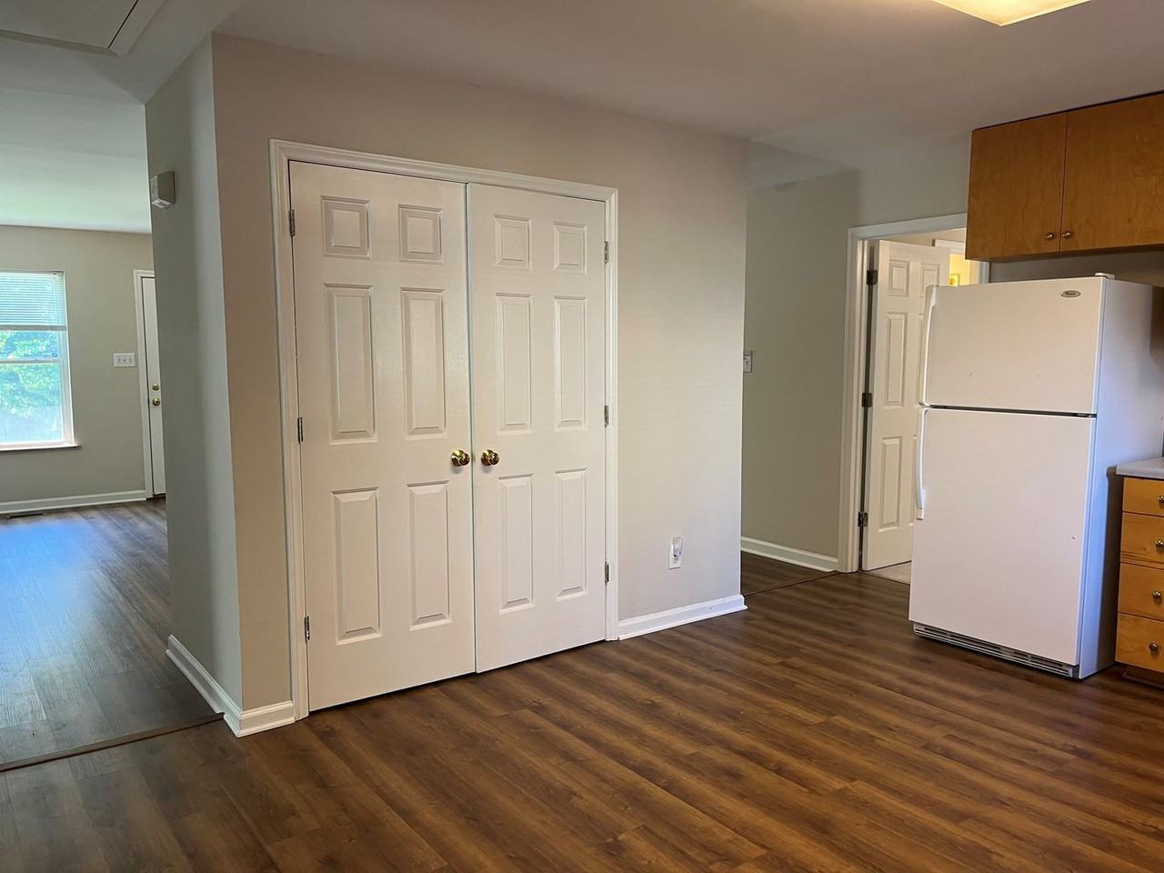 108 W Longview St - Photo 5 of 9