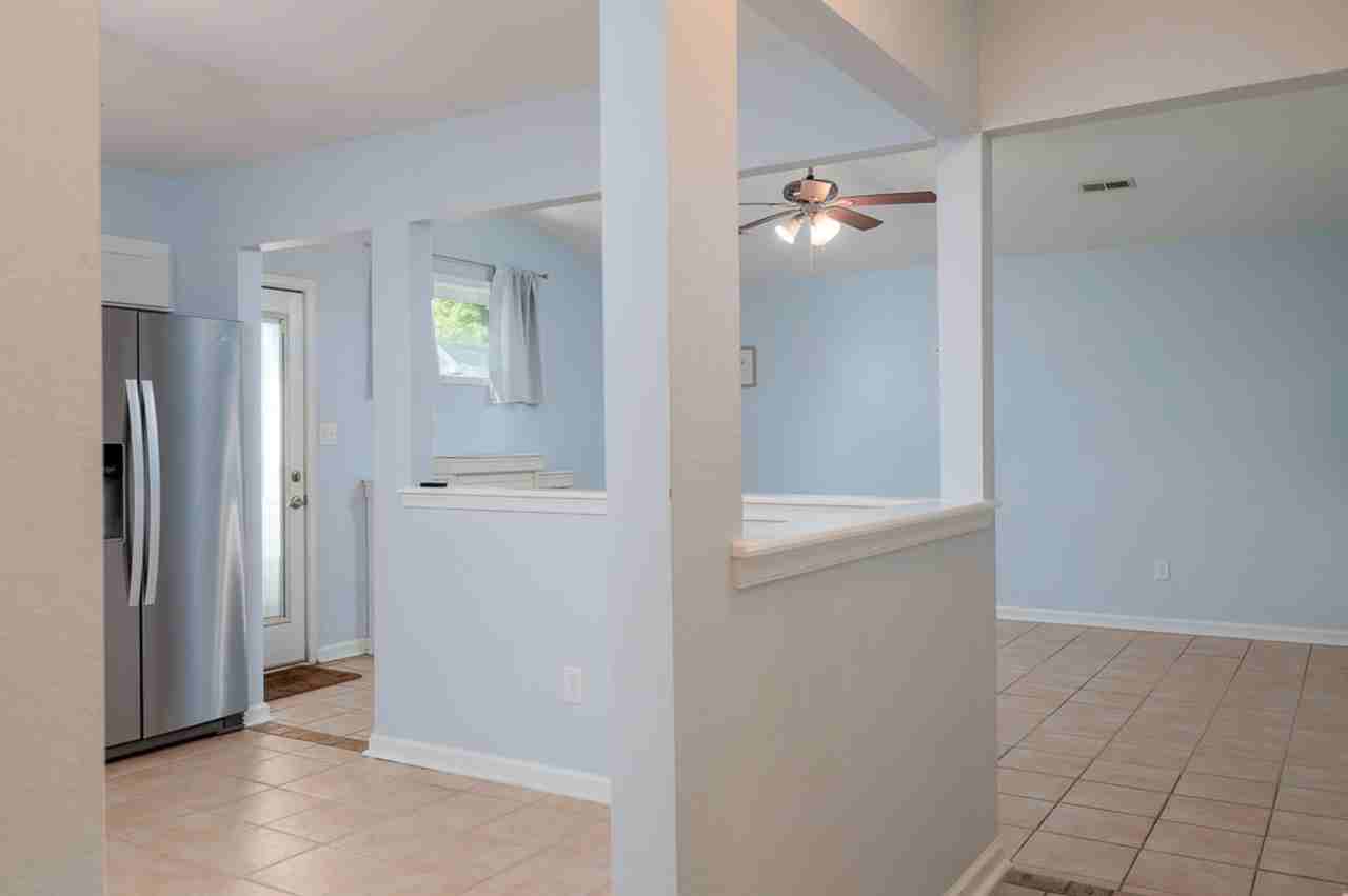 1307 Eaglewood Dr - Photo 5 of 32