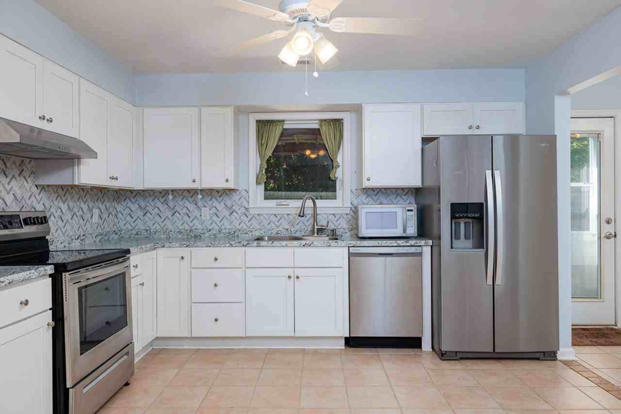 1307 Eaglewood Dr - Photo 6 of 32