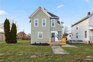 featured image of 316 W 10th St