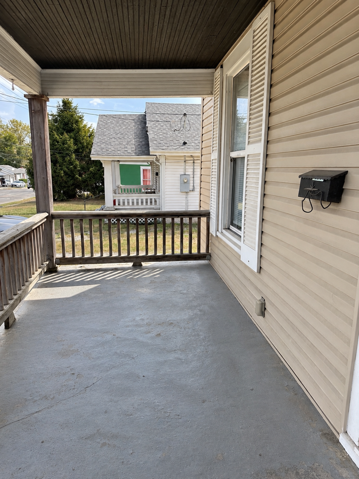 747 S Fort Ave - Photo 2 of 14