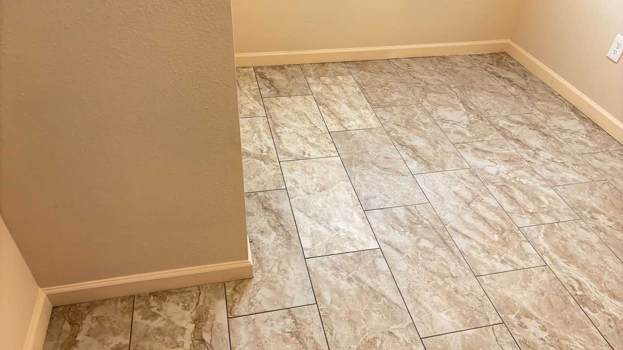 6714 N 54TH AVE - Photo 5 of 32