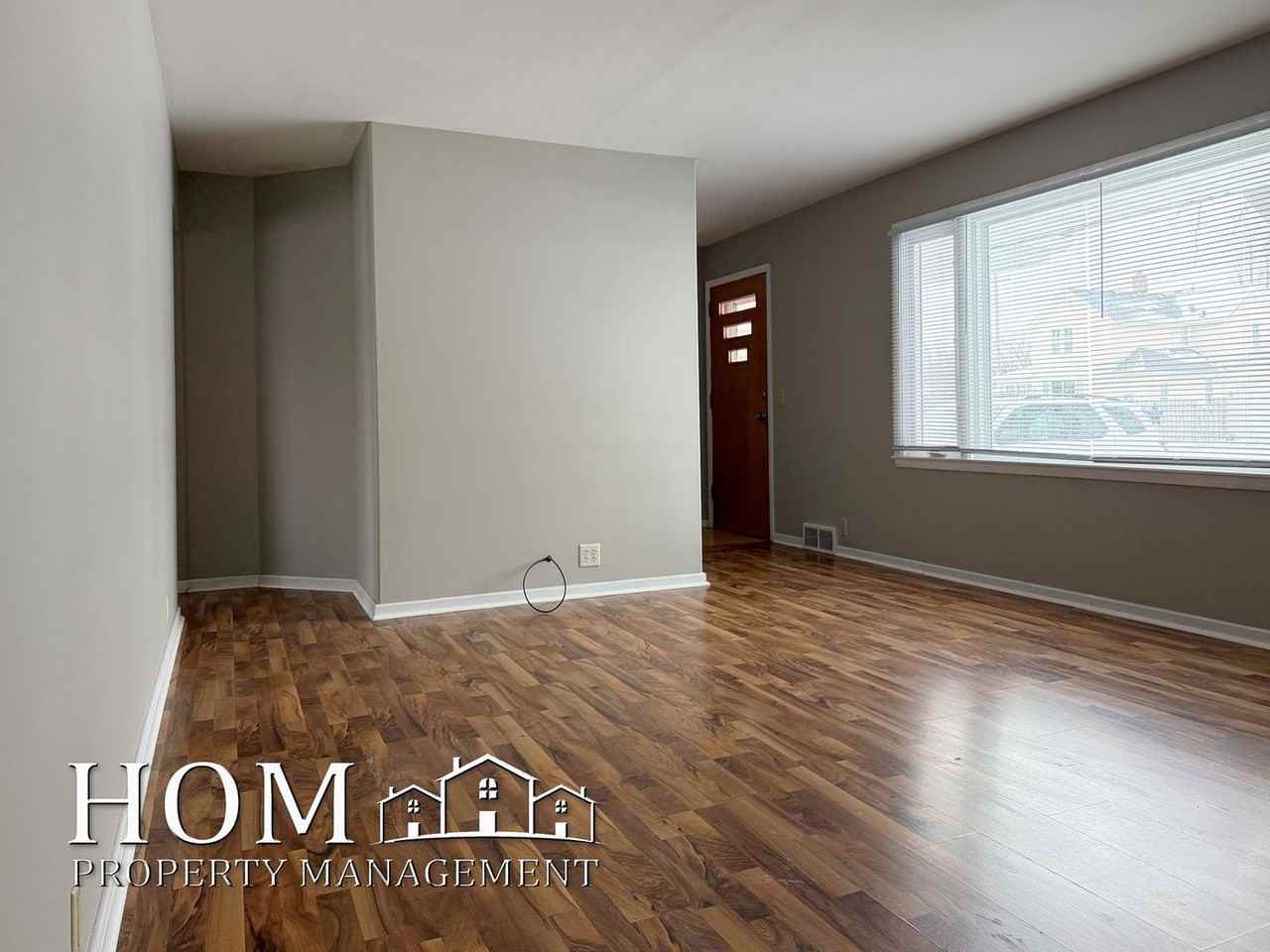 109 Pfau St - Photo 4 of 23