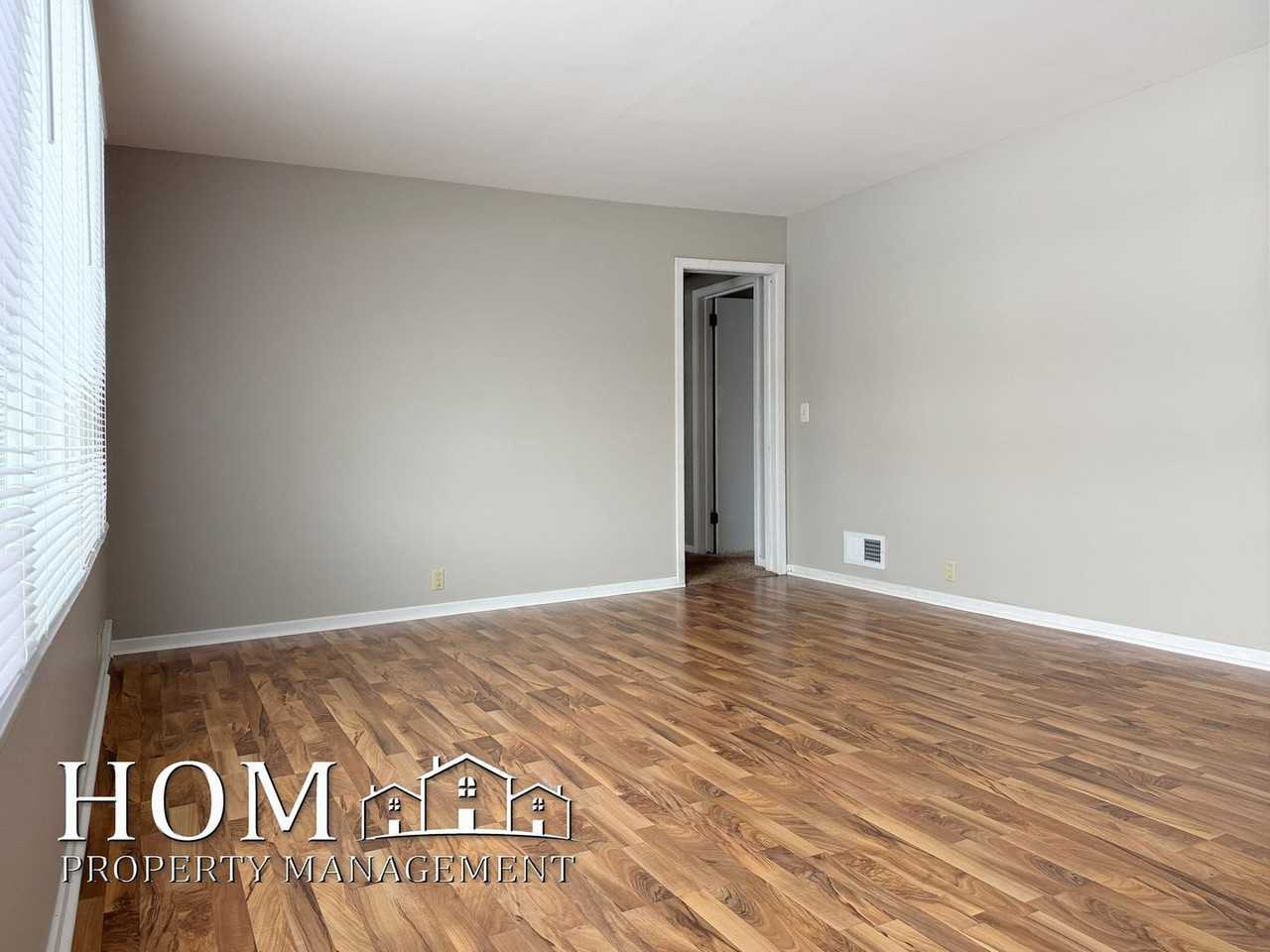 109 Pfau St - Photo 5 of 23