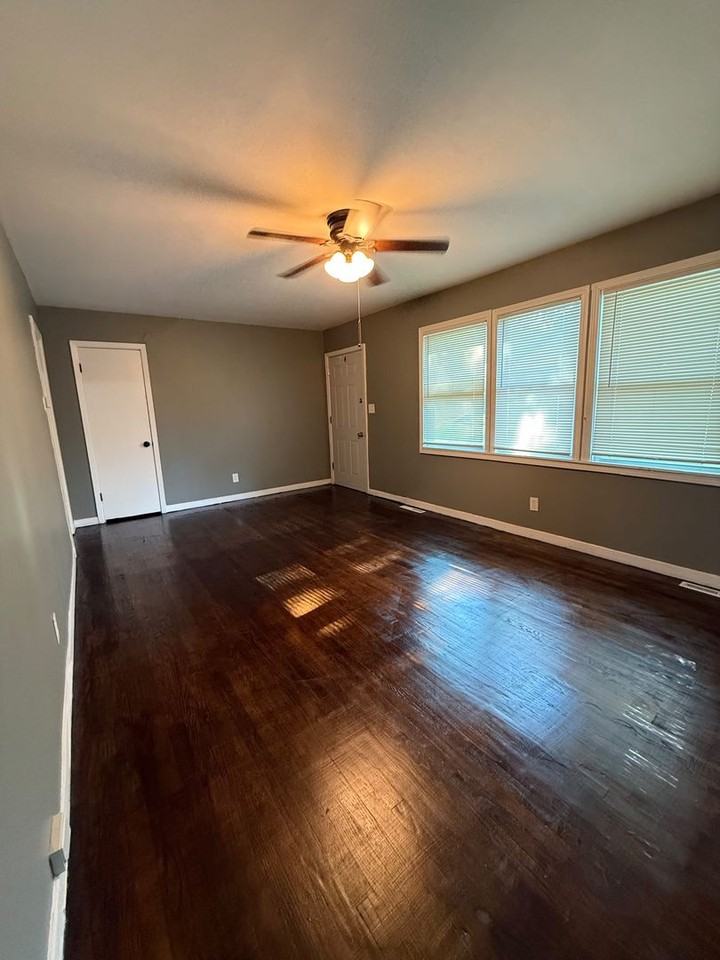 6304 E 149th St - Photo 5 of 11
