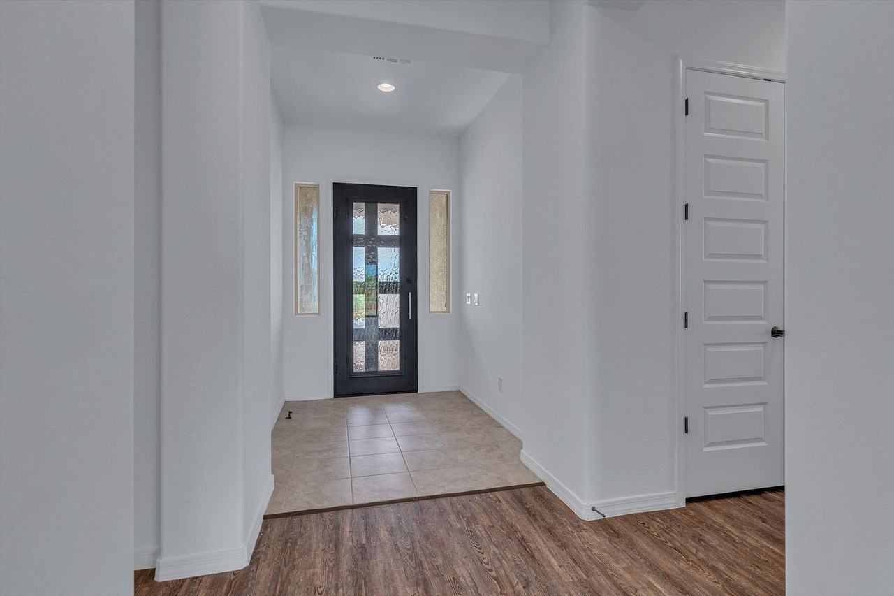 10818 E Tesla Ave - Photo 5 of 32