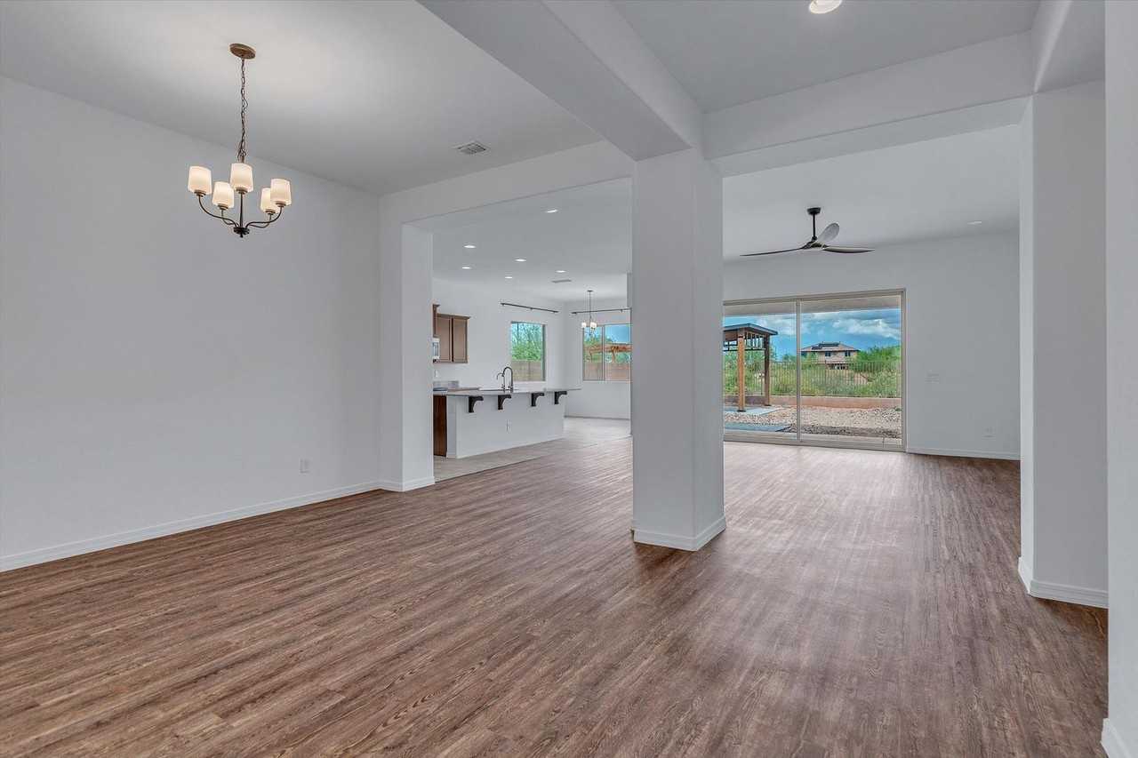 10818 E Tesla Ave - Photo 6 of 32