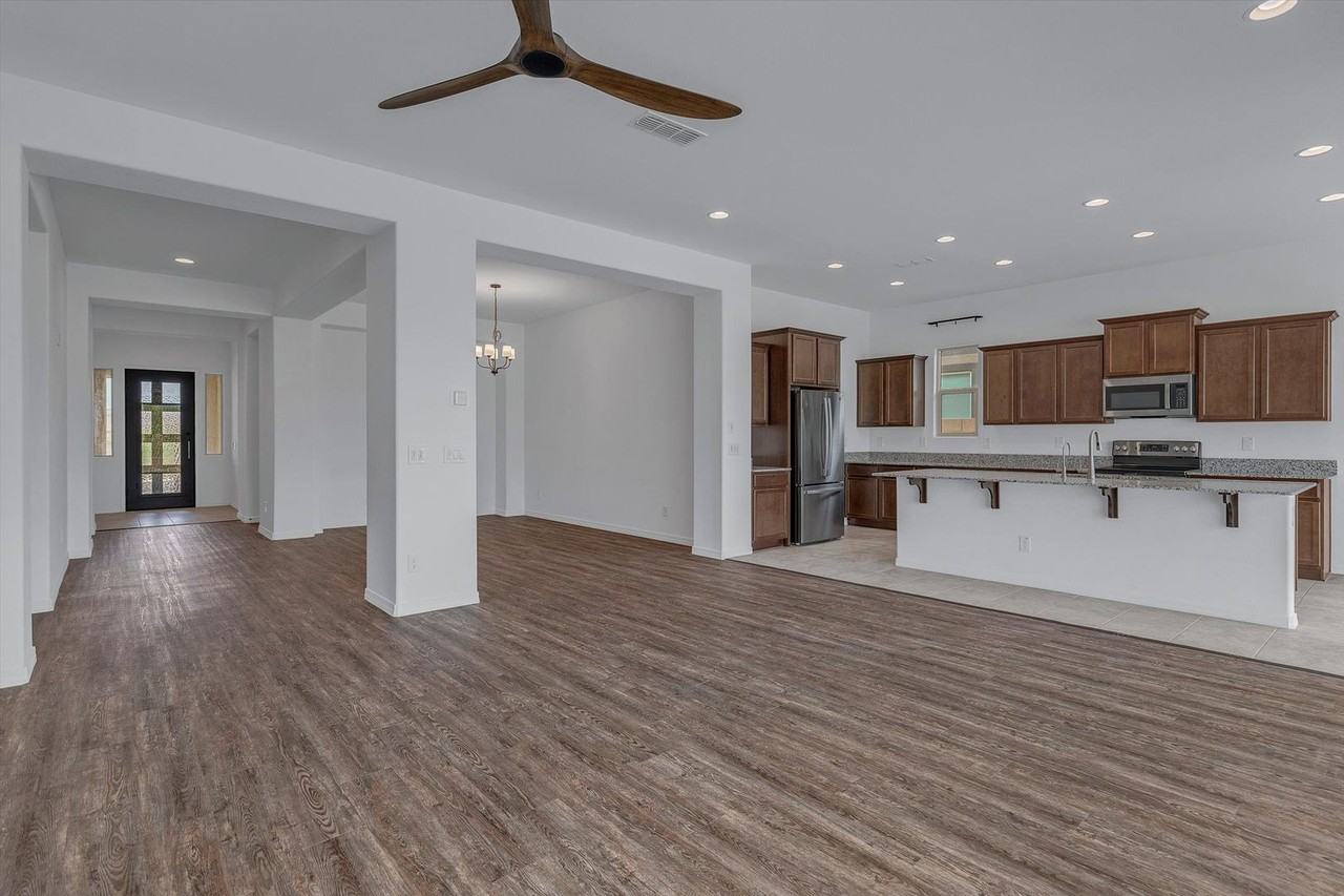 10818 E Tesla Ave - Photo 7 of 32