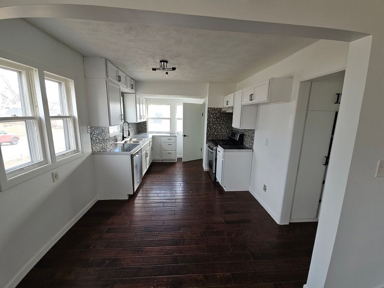 4501 Browne St - Photo 4 of 25