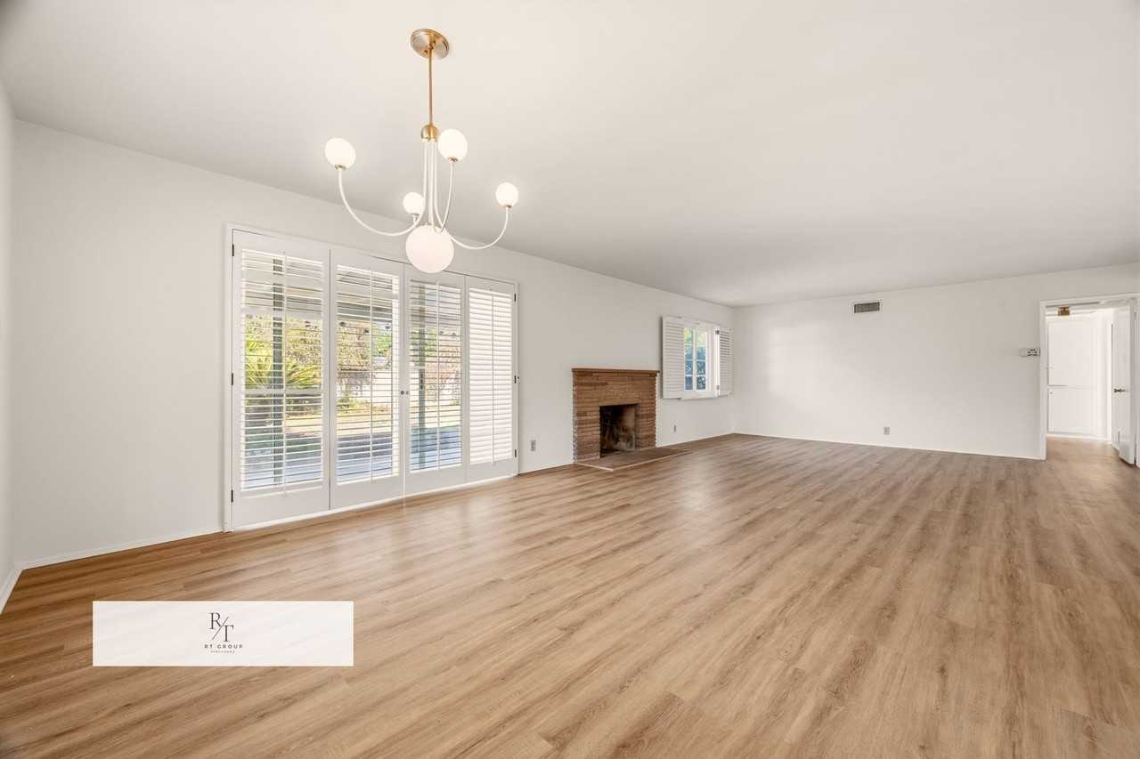 1033 Encino Ave - Photo 6 of 33