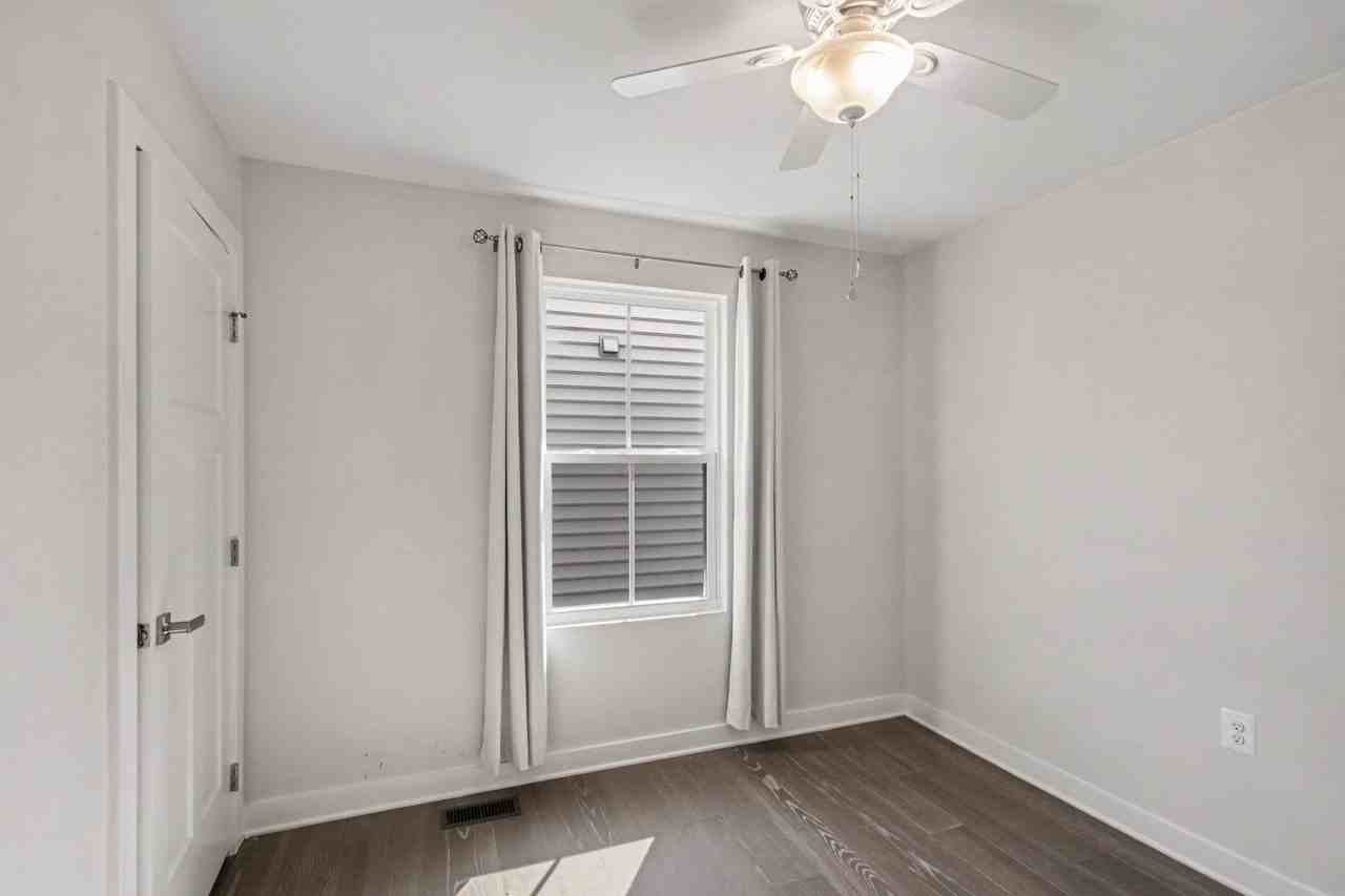 8914 Penrith Dr - Photo 4 of 25
