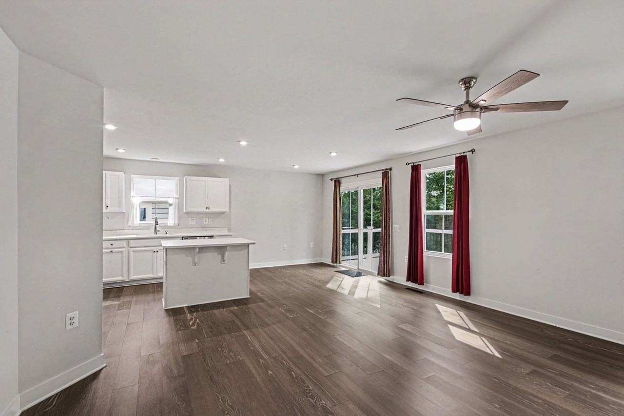 8914 Penrith Dr - Photo 5 of 25